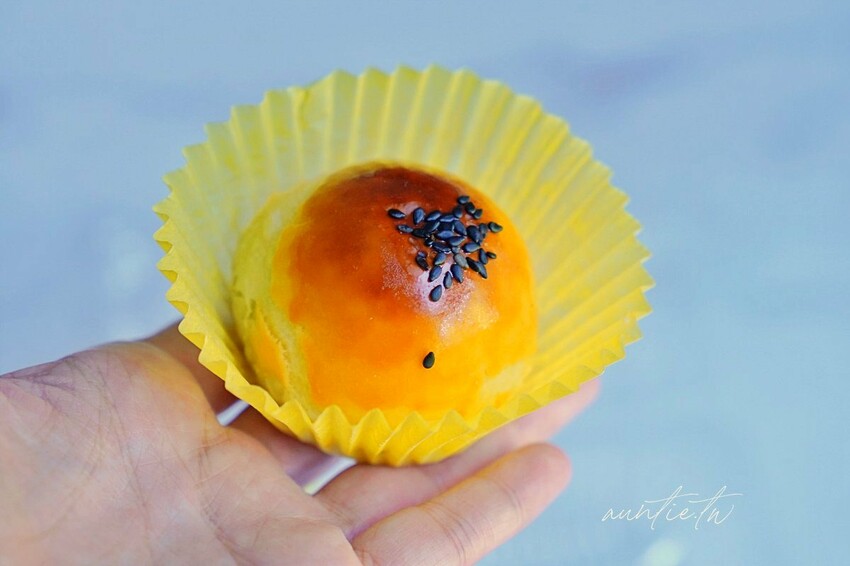 【台中】東區｜祥記蛋黃酥，傳統紅豆泥酥香飽滿鹹蛋黃，台中平價蛋黃酥推薦