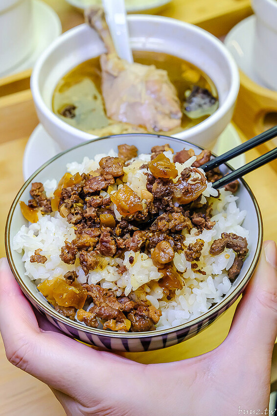 香Q油飯配佛跳牆,吉日起油飯·煲湯·手路菜,總鋪師傳承好手藝,煲湯手路菜一人獨享好幸福!