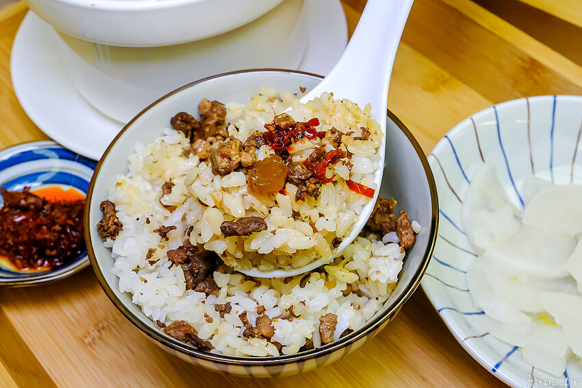 香Q油飯配佛跳牆,吉日起油飯·煲湯·手路菜,總鋪師傳承好手藝,煲湯手路菜一人獨享好幸福!
