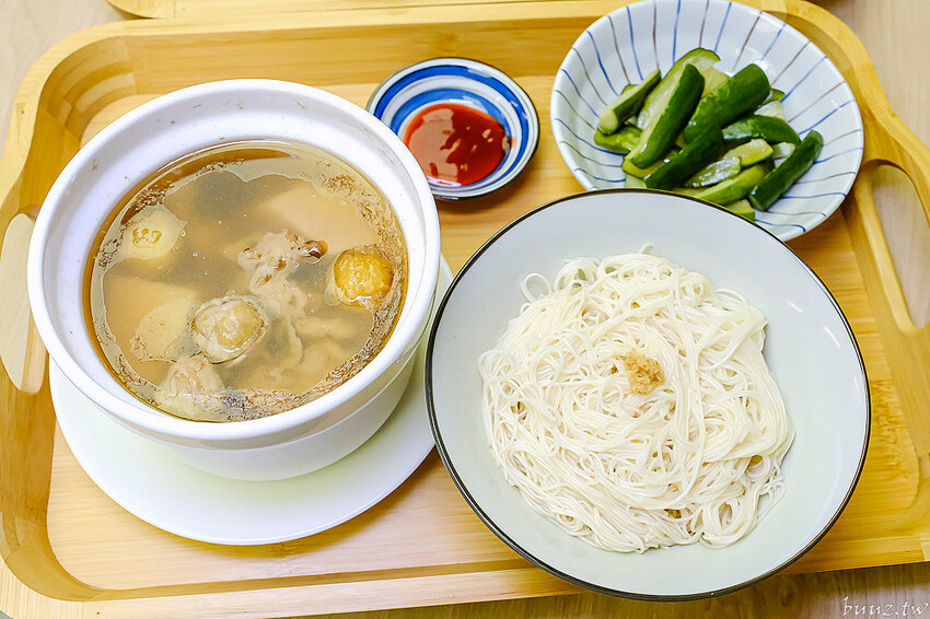 香Q油飯配佛跳牆,吉日起油飯·煲湯·手路菜,總鋪師傳承好手藝,煲湯手路菜一人獨享好幸福!