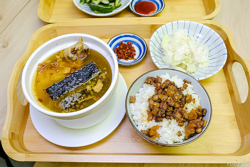 香Q油飯配佛跳牆,吉日起油飯·煲湯·手路菜,總鋪師傳承好手藝,煲湯手路菜一人獨享好幸福!