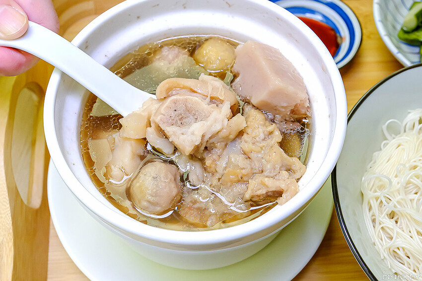 香Q油飯配佛跳牆,吉日起油飯·煲湯·手路菜,總鋪師傳承好手藝,煲湯手路菜一人獨享好幸福!