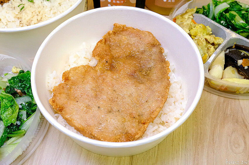 香Q油飯配佛跳牆,吉日起油飯·煲湯·手路菜,總鋪師傳承好手藝,煲湯手路菜一人獨享好幸福!