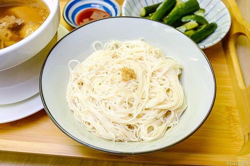 香Q油飯配佛跳牆,吉日起油飯·煲湯·手路菜,總鋪師傳承好手藝,煲湯手路菜一人獨享好幸福!