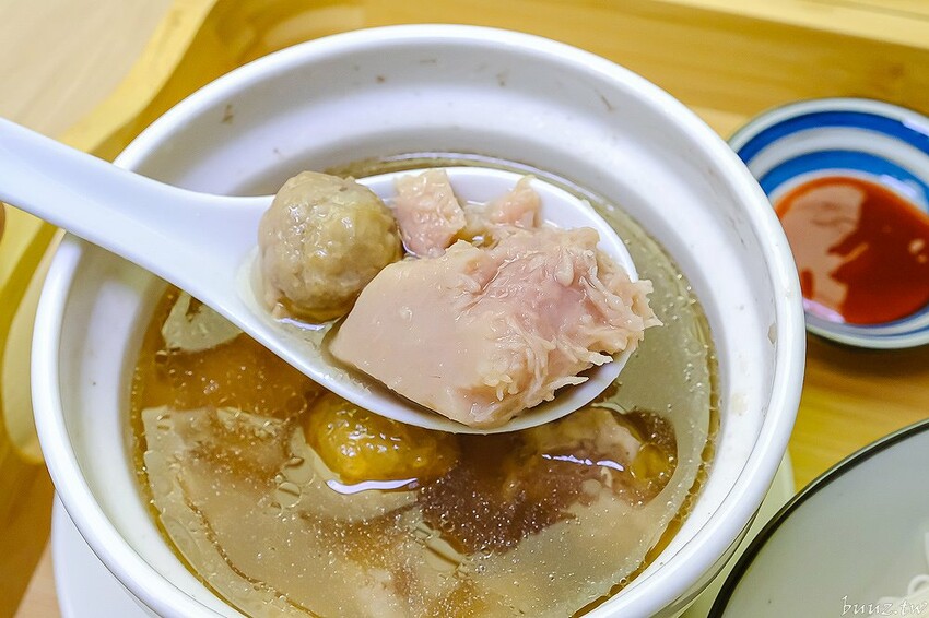 香Q油飯配佛跳牆,吉日起油飯·煲湯·手路菜,總鋪師傳承好手藝,煲湯手路菜一人獨享好幸福!