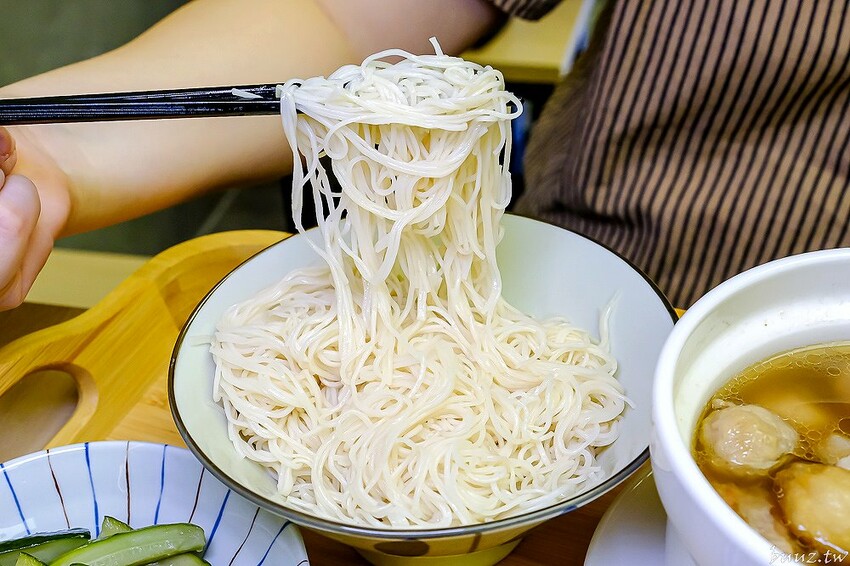 香Q油飯配佛跳牆,吉日起油飯·煲湯·手路菜,總鋪師傳承好手藝,煲湯手路菜一人獨享好幸福!