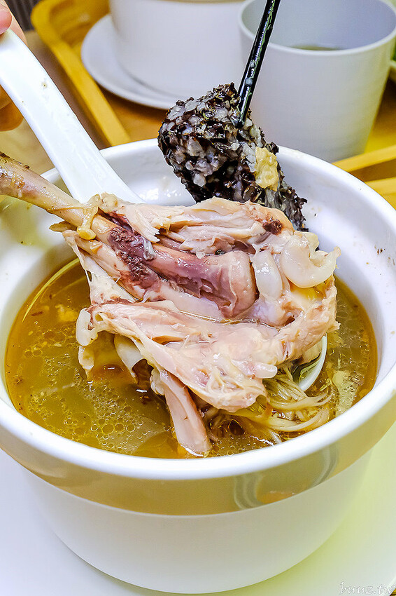 香Q油飯配佛跳牆,吉日起油飯·煲湯·手路菜,總鋪師傳承好手藝,煲湯手路菜一人獨享好幸福!