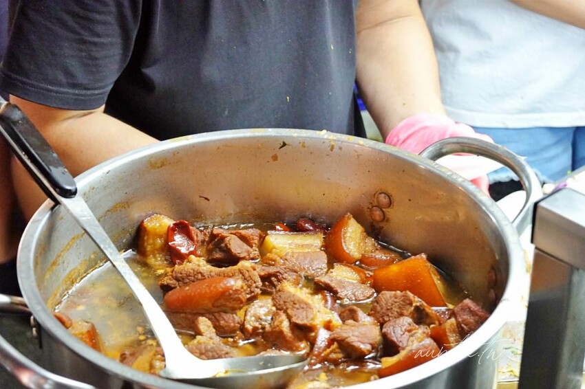【台中】大慶夜市｜楊記老潼關肉夾饃，排隊人龍嚇死人，陝西肉夾饃