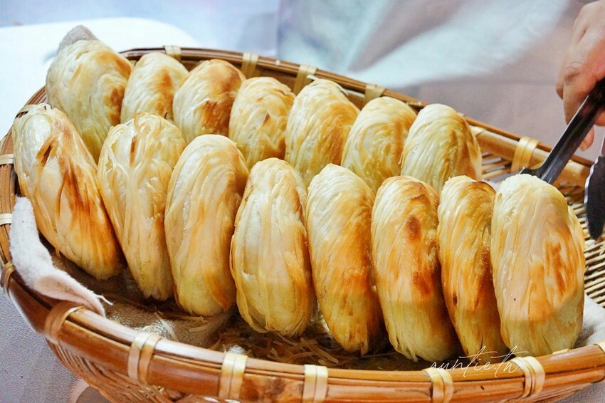 【台中】大慶夜市｜楊記老潼關肉夾饃，排隊人龍嚇死人，陝西肉夾饃