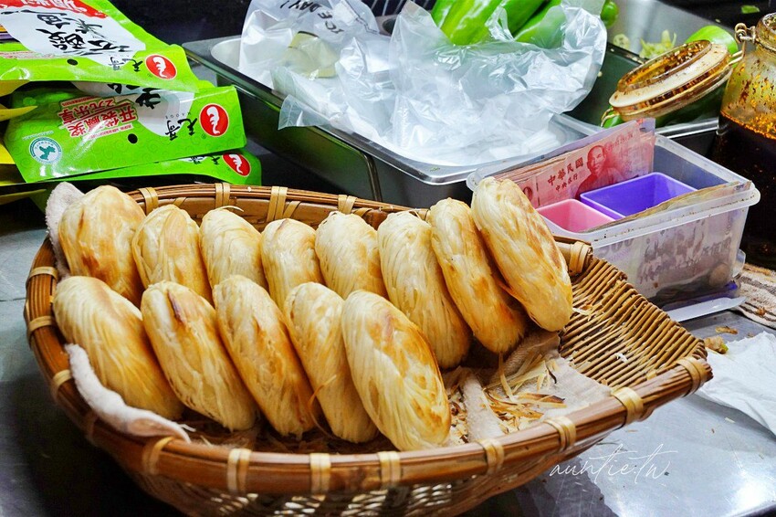 【台中】大慶夜市｜楊記老潼關肉夾饃，排隊人龍嚇死人，陝西肉夾饃