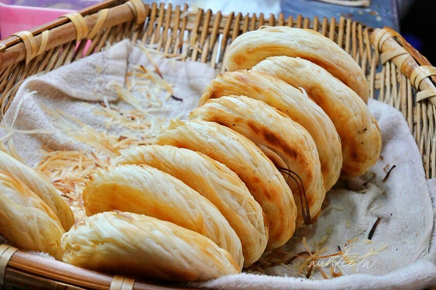 【台中】大慶夜市｜楊記老潼關肉夾饃，排隊人龍嚇死人，陝西肉夾饃