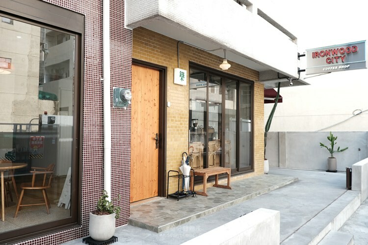 【台中】鐵木 Ironwood City 草悟道店｜西區｜草莓奶油蛋糕 ᵕ̈ 季節水果蛋糕 - 桑分鐘熱度