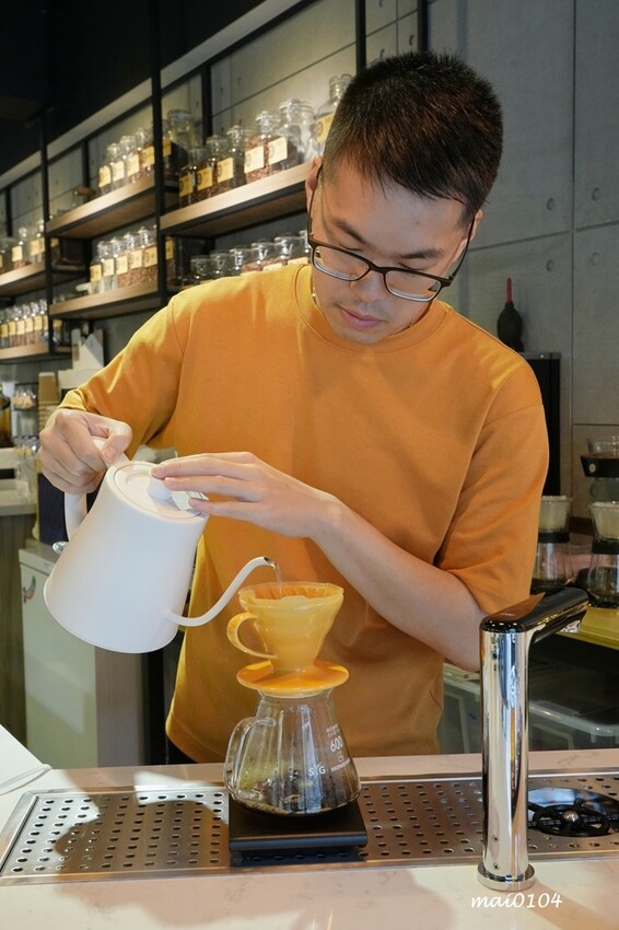 桃園咖啡廳推薦|慕光咖啡工作室~職人手沖咖啡專門店、限量冰滴咖啡、週三輕拿鐵特價中