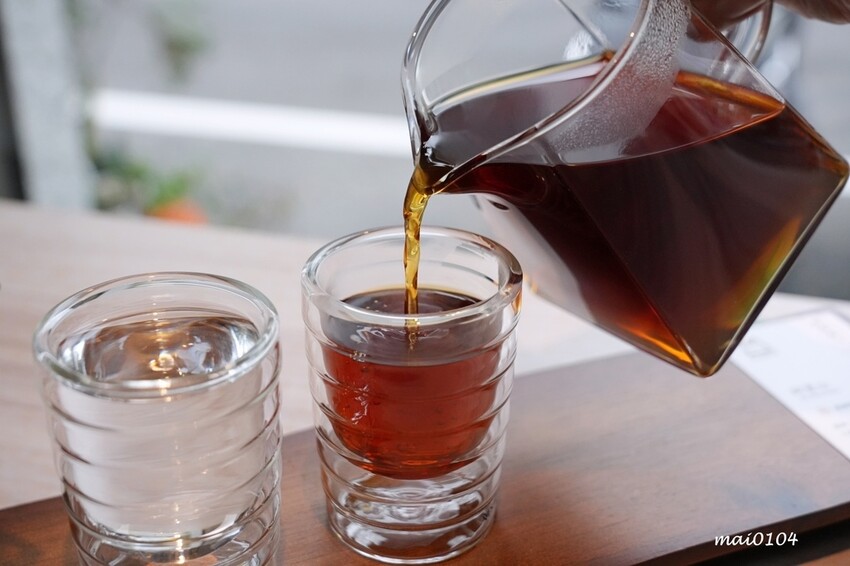 桃園咖啡廳推薦|慕光咖啡工作室~職人手沖咖啡專門店、限量冰滴咖啡、週三輕拿鐵特價中