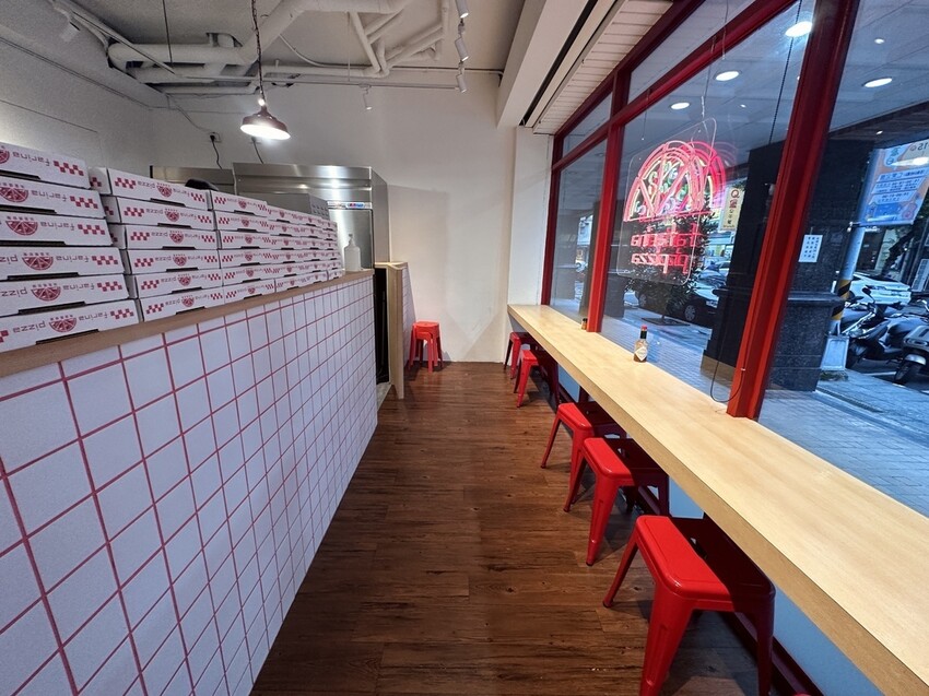 新北。永和︱頂溪站:法式起源的平價美式薄皮披薩Farina Pizza 法里娜披薩︱外帶自取9折