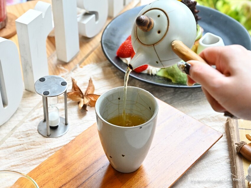 Ivorish東京超人氣法式吐司台中精誠店｜隱身在巷弄中的老宅人氣早午餐店，十週年聯名七三茶堂法式吐司，限量販售～