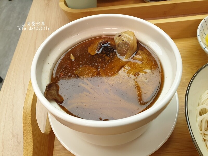 吉日起｜文青風裝潢的油飯、煲湯、手路菜 🌱豆芽愛吃在台中