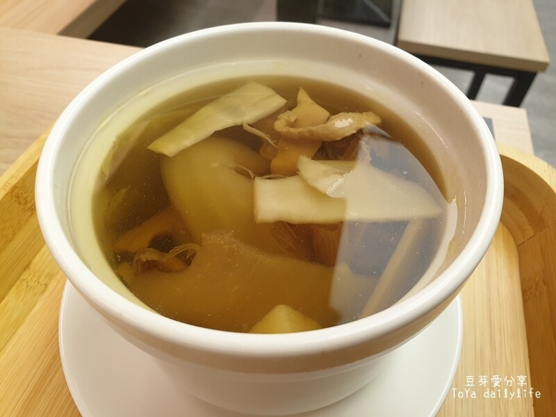 吉日起｜文青風裝潢的油飯、煲湯、手路菜 🌱豆芽愛吃在台中