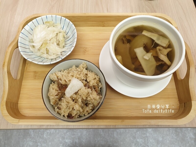 吉日起｜文青風裝潢的油飯、煲湯、手路菜 🌱豆芽愛吃在台中