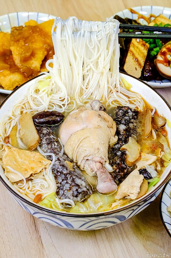 麻油雞腿麵線溫潤不燥,吉日起總鋪師傳傳承手路菜、香Q油飯,澎湃佛跳牆年菜限量推出!