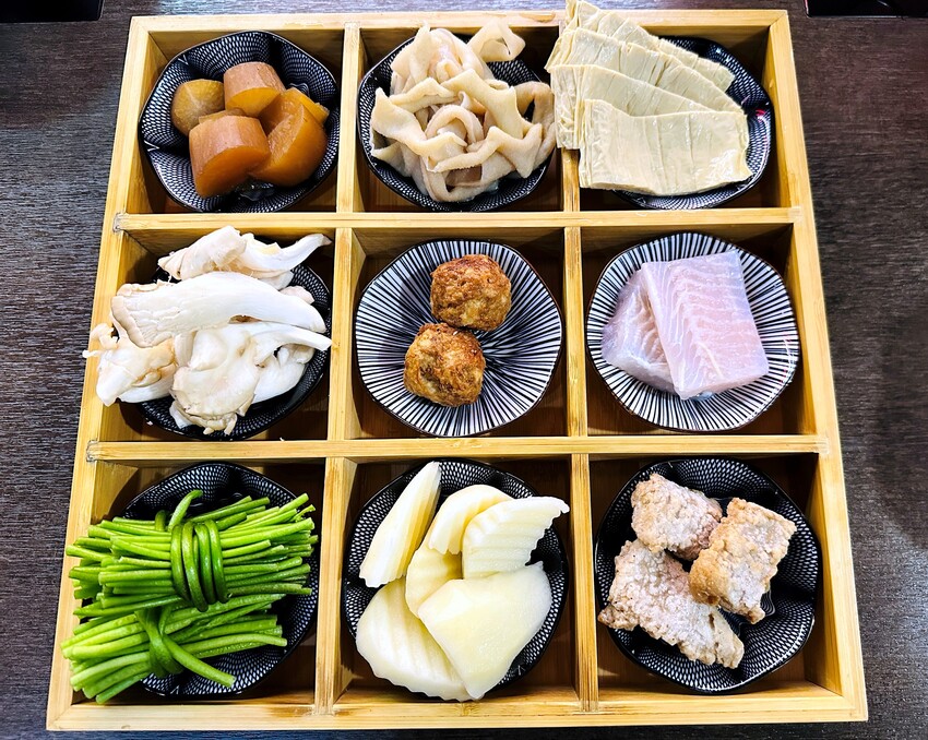 【紅九九個人鴛鴦鍋 松山店】一個人就開吃的麻辣鍋！正宗川味麻辣鍋 x 九宮格雙人套餐，松山區美食推薦！