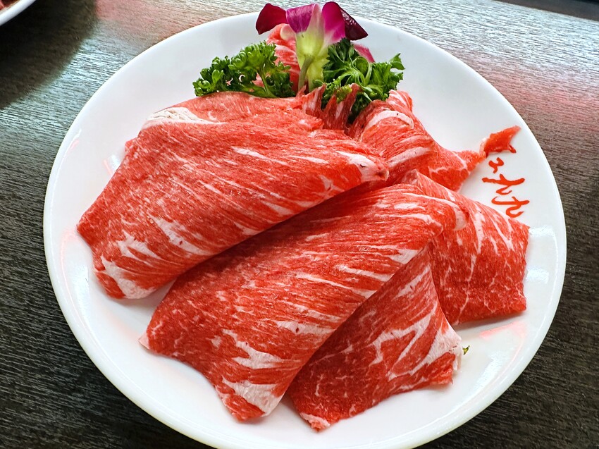 【紅九九個人鴛鴦鍋 松山店】一個人就開吃的麻辣鍋！正宗川味麻辣鍋 x 九宮格雙人套餐，松山區美食推薦！