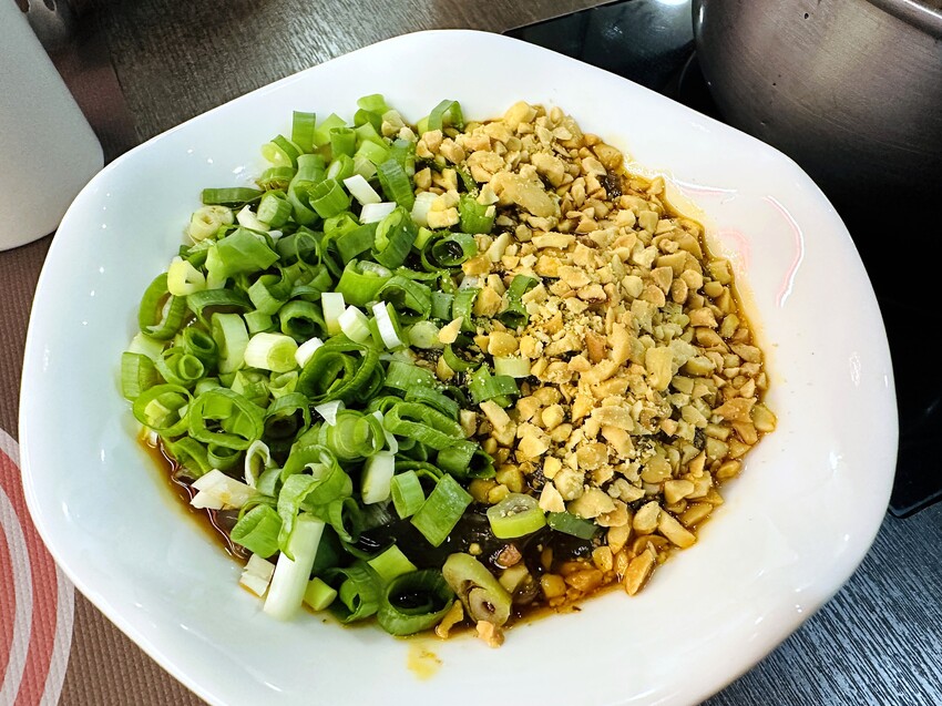 【紅九九個人鴛鴦鍋 松山店】一個人就開吃的麻辣鍋！正宗川味麻辣鍋 x 九宮格雙人套餐，松山區美食推薦！