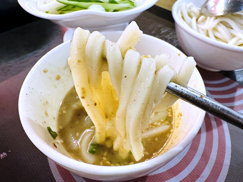 【紅九九個人鴛鴦鍋 松山店】一個人就開吃的麻辣鍋！正宗川味麻辣鍋 x 九宮格雙人套餐，松山區美食推薦！