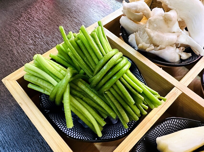 【紅九九個人鴛鴦鍋 松山店】一個人就開吃的麻辣鍋！正宗川味麻辣鍋 x 九宮格雙人套餐，松山區美食推薦！