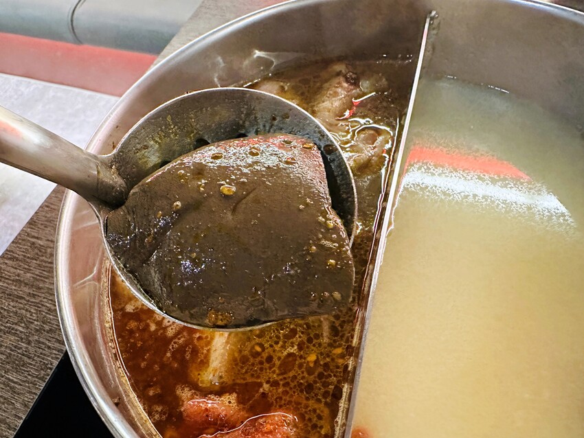 【紅九九個人鴛鴦鍋 松山店】一個人就開吃的麻辣鍋！正宗川味麻辣鍋 x 九宮格雙人套餐，松山區美食推薦！