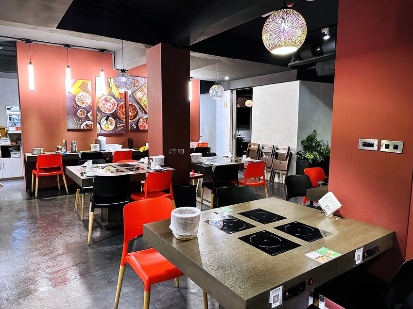 【紅九九個人鴛鴦鍋 松山店】一個人就開吃的麻辣鍋！正宗川味麻辣鍋 x 九宮格雙人套餐，松山區美食推薦！