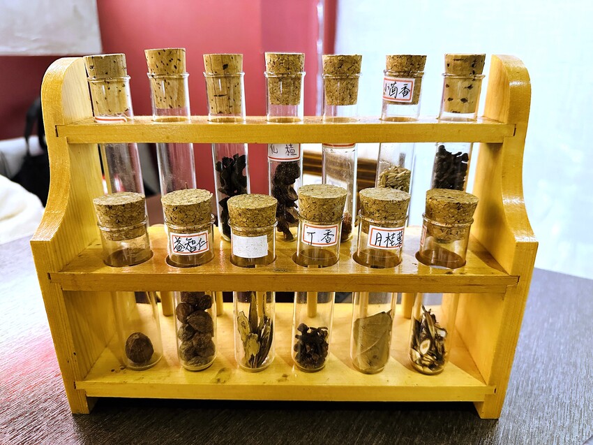 【紅九九個人鴛鴦鍋 松山店】一個人就開吃的麻辣鍋！正宗川味麻辣鍋 x 九宮格雙人套餐，松山區美食推薦！