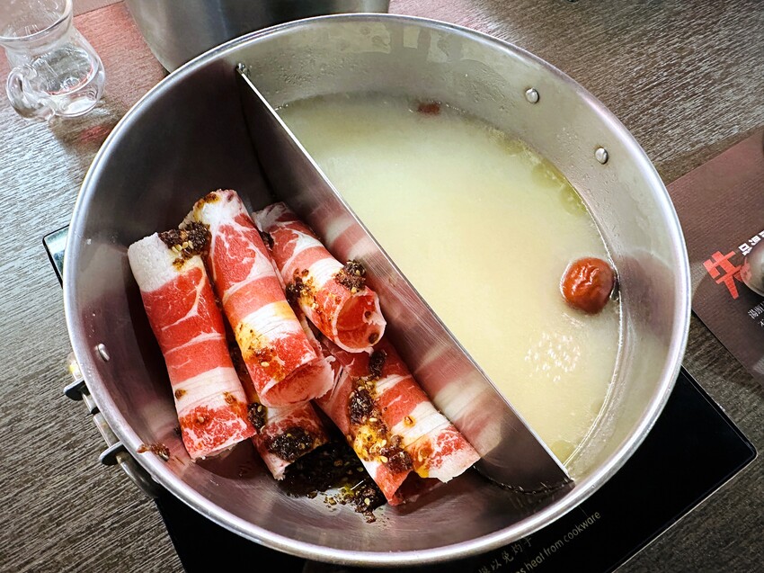 【紅九九個人鴛鴦鍋 松山店】一個人就開吃的麻辣鍋！正宗川味麻辣鍋 x 九宮格雙人套餐，松山區美食推薦！