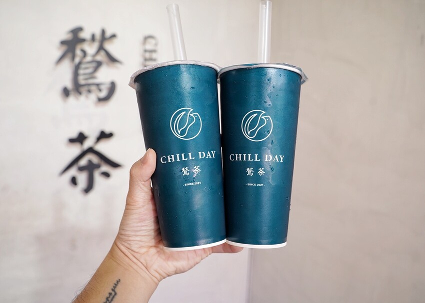 新竹在地手搖飲料品牌「鶖茶CHILLDAY」，融入新竹在地食材，竟然有北埔擂茶凍！整杯嫩仙草的關西仙草那堤、濃郁又真材實料的小芋圓芋泥那堤都不要錯過～ - 阿華田的美食日記