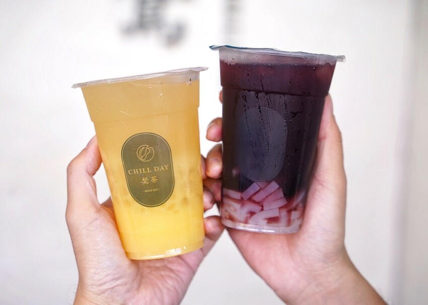 新竹在地手搖飲料品牌「鶖茶CHILLDAY」，融入新竹在地食材，竟然有北埔擂茶凍！整杯嫩仙草的關西仙草那堤、濃郁又真材實料的小芋圓芋泥那堤都不要錯過～ - 阿華田的美食日記