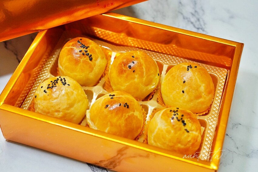 【台中】西區|易達食品行,超酥蛋黃酥,巷弄不起眼金光閃閃蛋黃酥禮盒,台中平價蛋黃酥推薦