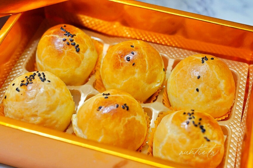 【台中】西區|易達食品行,超酥蛋黃酥,巷弄不起眼金光閃閃蛋黃酥禮盒,台中平價蛋黃酥推薦