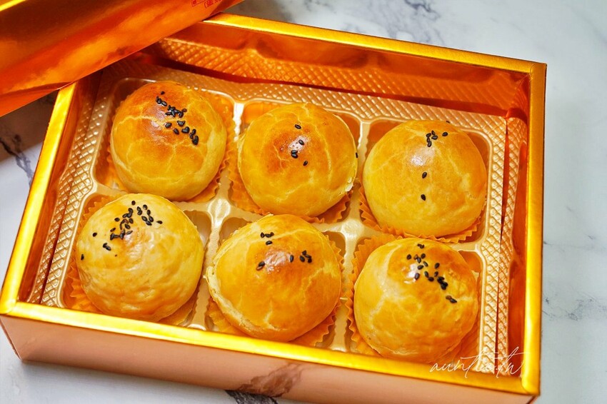 【台中】西區|易達食品行,超酥蛋黃酥,巷弄不起眼金光閃閃蛋黃酥禮盒,台中平價蛋黃酥推薦