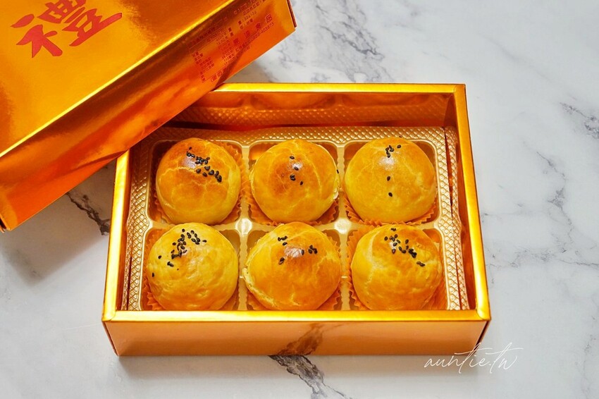 【台中】西區|易達食品行,超酥蛋黃酥,巷弄不起眼金光閃閃蛋黃酥禮盒,台中平價蛋黃酥推薦