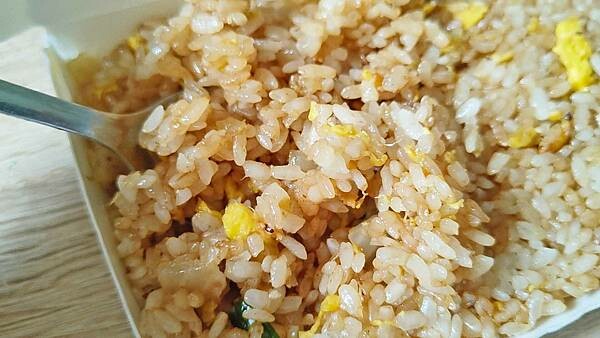 【中和美食】大眾小吃｜４０元蛋炒飯！絕無僅有的超級銅板美食炒飯店