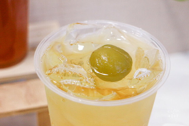 台中西屯|新鮮現榨果汁與茶湯完美融合。中科飲料推薦|柳香綠茶、芭芭檸檬、綠梅青青|多樂堂Tout le temp