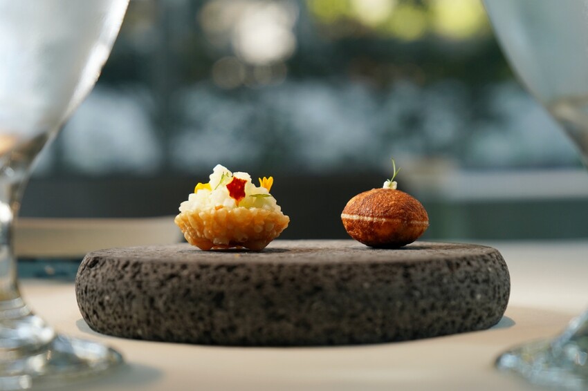 隱身在巷弄內的絕美玻璃屋，選用當季食材與創意料理手法的鮮美滋味，相當適合情侶約會、節日慶祝！