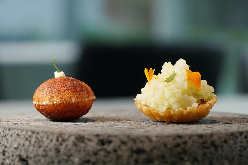 隱身在巷弄內的絕美玻璃屋，選用當季食材與創意料理手法的鮮美滋味，相當適合情侶約會、節日慶祝！