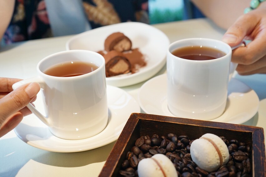 隱身在巷弄內的絕美玻璃屋，選用當季食材與創意料理手法的鮮美滋味，相當適合情侶約會、節日慶祝！