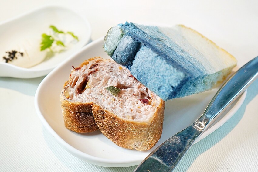 隱身在巷弄內的絕美玻璃屋，選用當季食材與創意料理手法的鮮美滋味，相當適合情侶約會、節日慶祝！