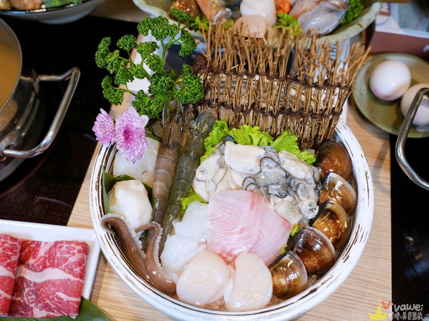 【蟳鮮屋 和牛·海鮮·健康鍋物】藝文特區高質感鍋物~水族箱現撈的活跳跳海鮮~打卡加碼送肉盤誠意十足~