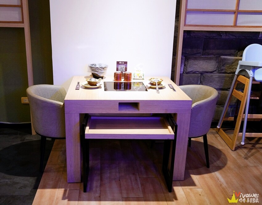 【蟳鮮屋 和牛·海鮮·健康鍋物】藝文特區高質感鍋物~水族箱現撈的活跳跳海鮮~打卡加碼送肉盤誠意十足~