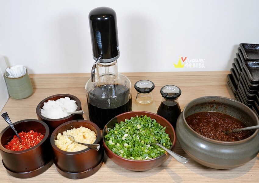 【蟳鮮屋 和牛·海鮮·健康鍋物】藝文特區高質感鍋物~水族箱現撈的活跳跳海鮮~打卡加碼送肉盤誠意十足~