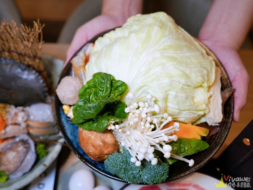 【蟳鮮屋 和牛·海鮮·健康鍋物】藝文特區高質感鍋物~水族箱現撈的活跳跳海鮮~打卡加碼送肉盤誠意十足~