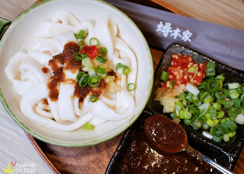 【蟳鮮屋 和牛·海鮮·健康鍋物】藝文特區高質感鍋物~水族箱現撈的活跳跳海鮮~打卡加碼送肉盤誠意十足~